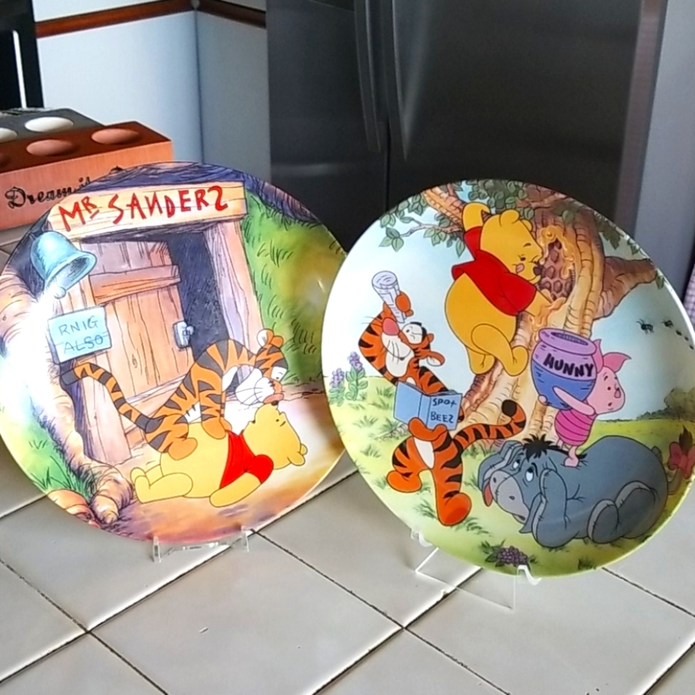 2-POOH🎄BRADFORD🎄EXCHANGE Plates (2)